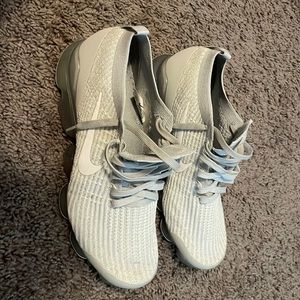 White/silver Men’s Nike Vapormax Size 10.5